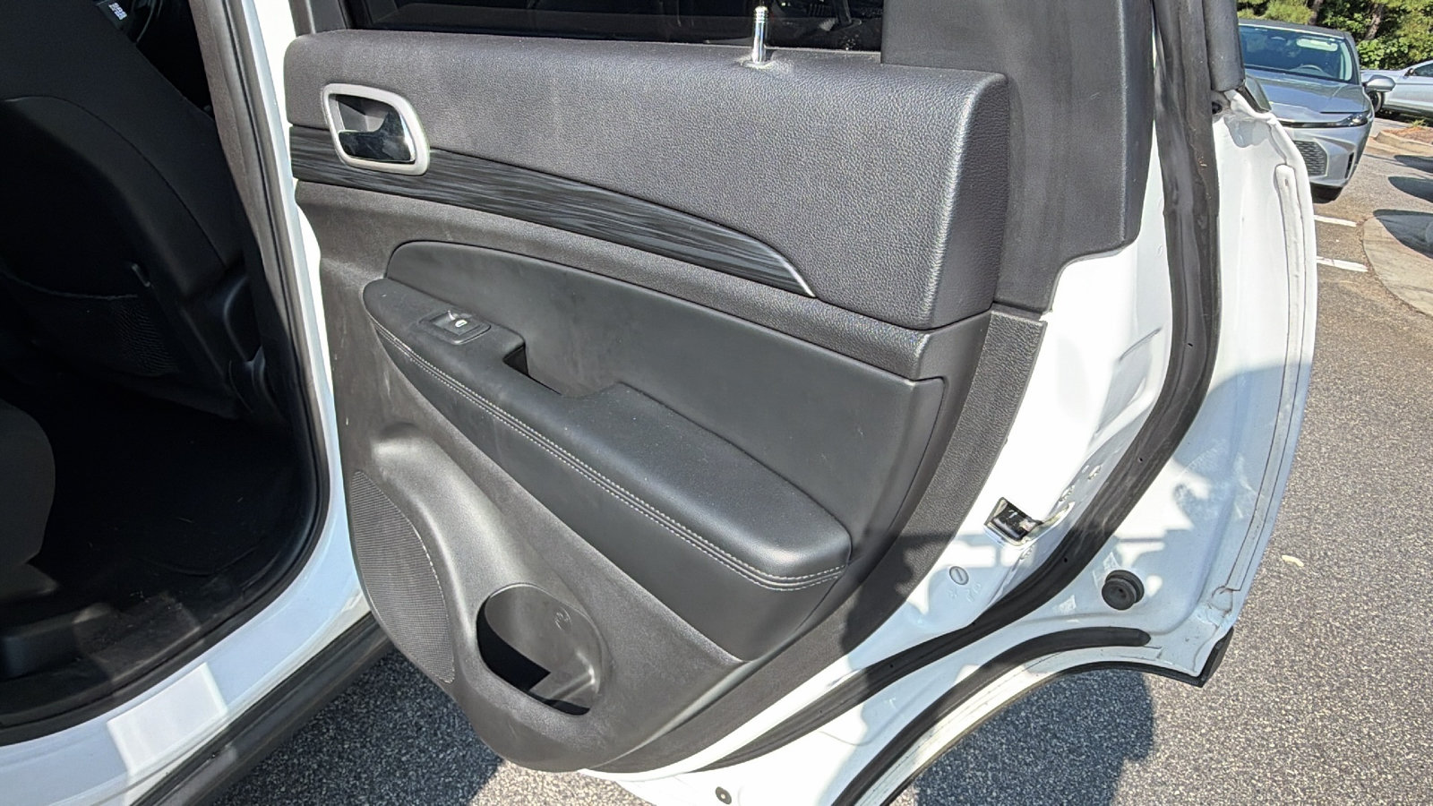 Used 2020 Jeep Grand Cherokee Laredo RWD image 20