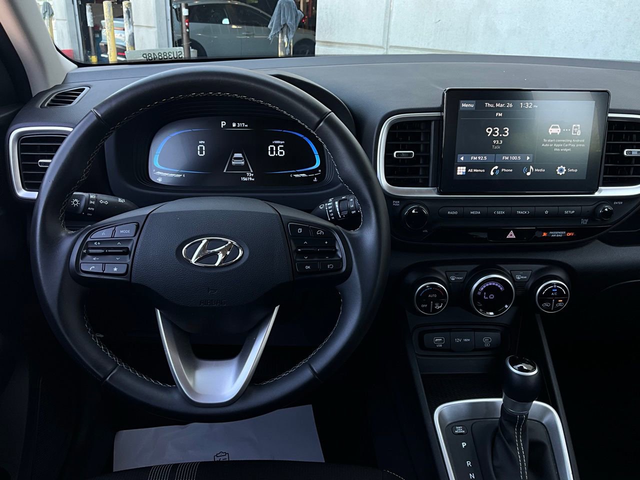 Used 2025 Hyundai Venue SEL image 13