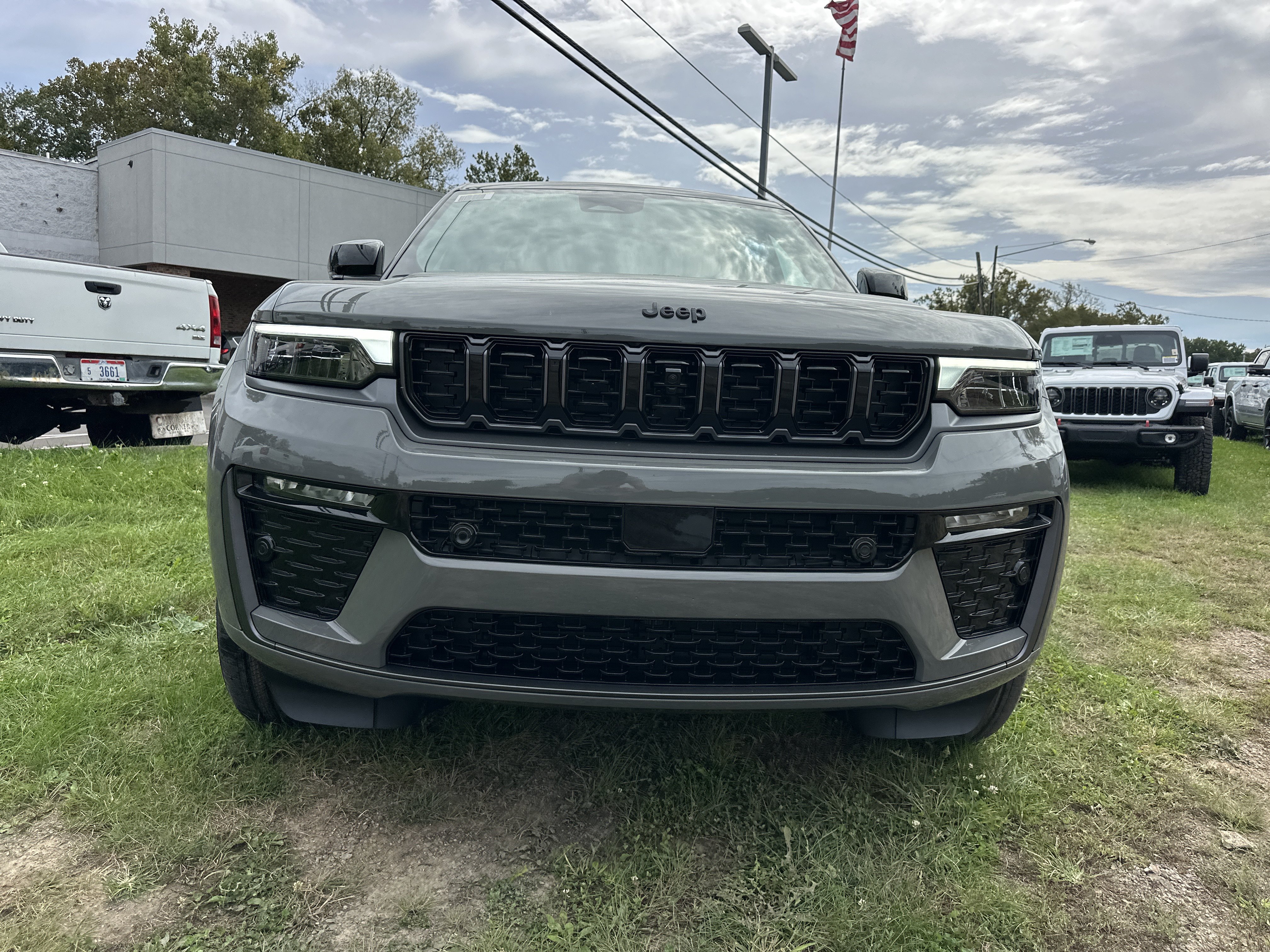 New 2027 Jeep Grand Cherokee Summit AWD/4WD image 22