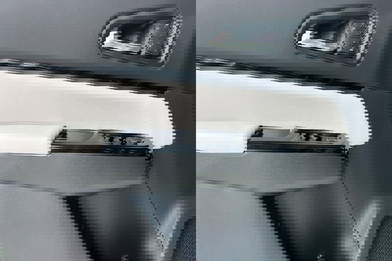 New 2025 Honda Prologue Touring image 14