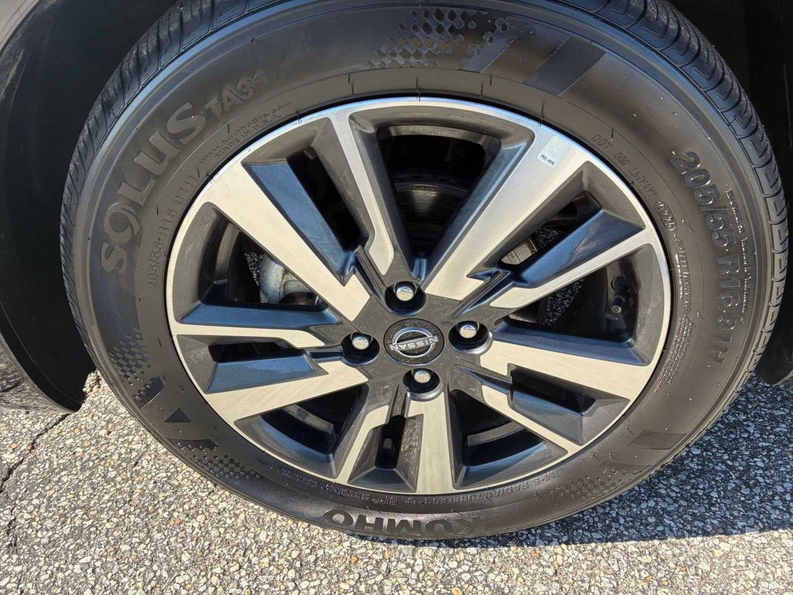 Used 2025 Nissan Versa SV image 31