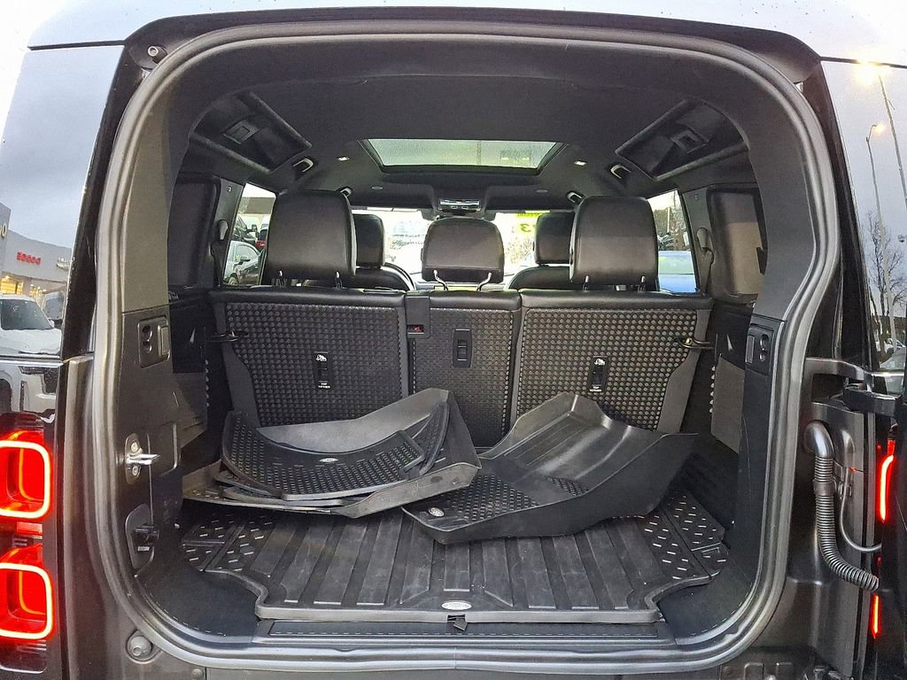 Used 2023 Land Rover Defender 110 X-Dynamic SE image 32