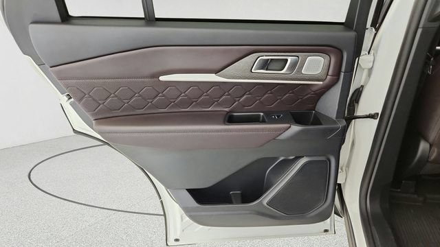 Certified 2025 Ford Explorer Platinum w/ Ultimate Package AWD/4WD image 28