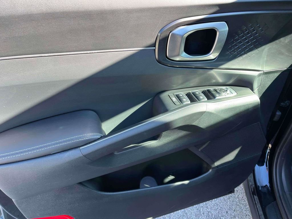 Certified 2025 Kia Sorento S w/ Panoramic Sunroof Package image 14