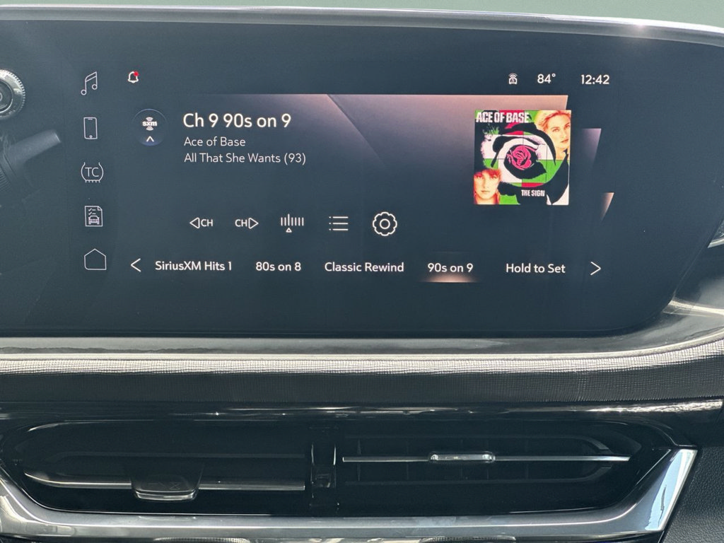 Used 2025 Buick Envista Sport Touring w/ Convenience I Package FWD image 24