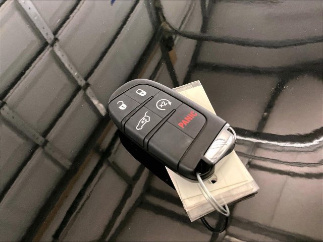 Used 2019 Jeep Compass Latitude w/ Popular Equipment Group AWD/4WD image 9