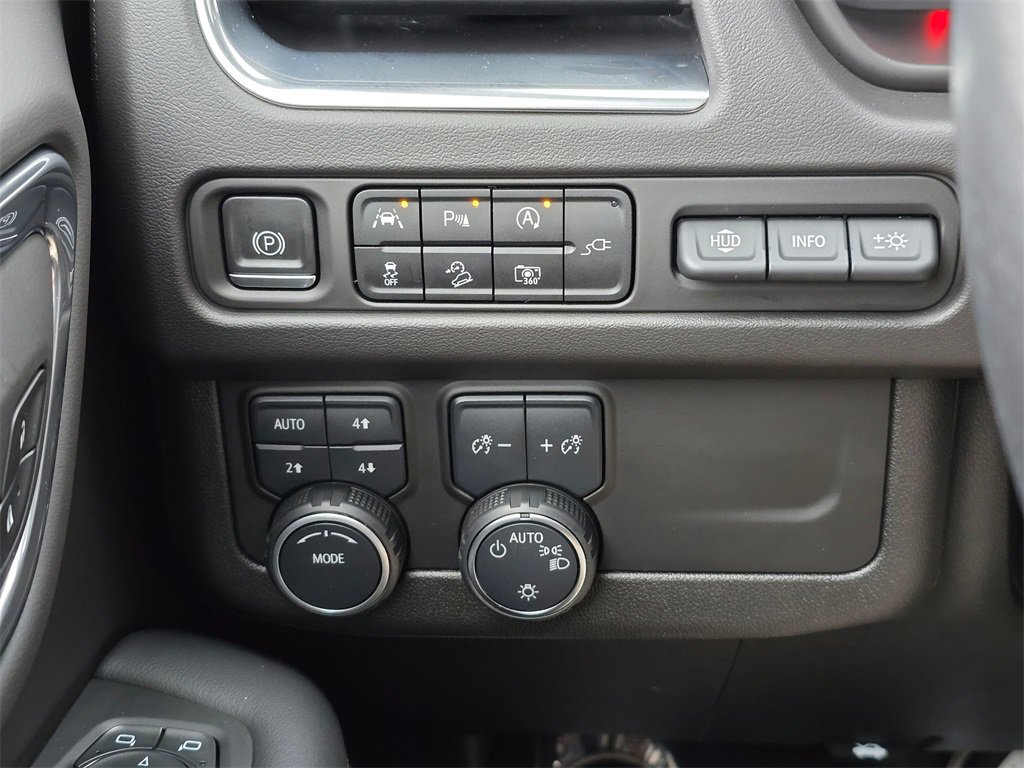 Used 2022 Chevrolet Suburban High Country image 32