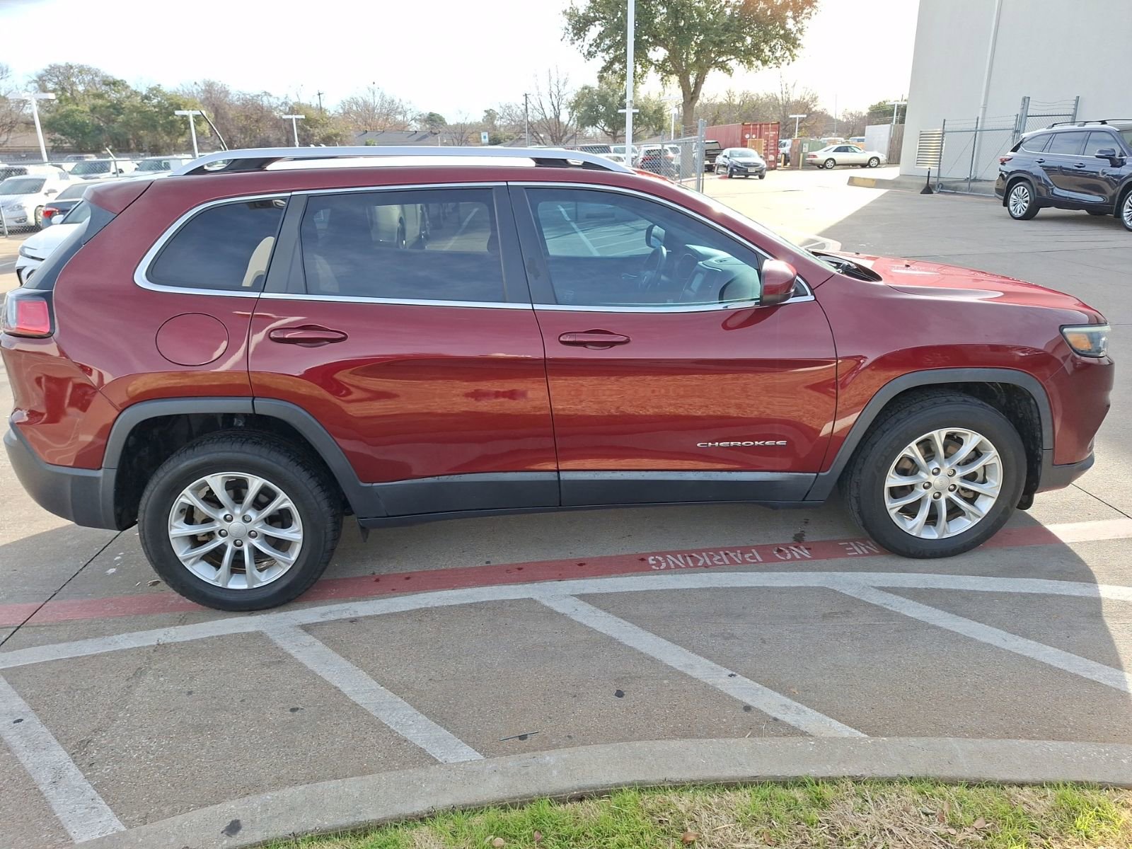Used 2019 Jeep Cherokee Latitude w/ Popular Appearance Group image 7
