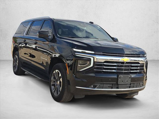 Used 2026 Chevrolet Suburban LT w/ Comfort Package RWD image 3