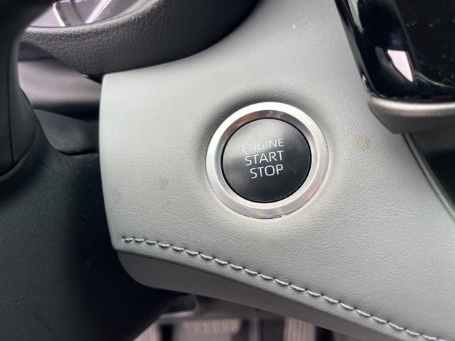 Used 2024 Toyota Highlander LE FWD image 23