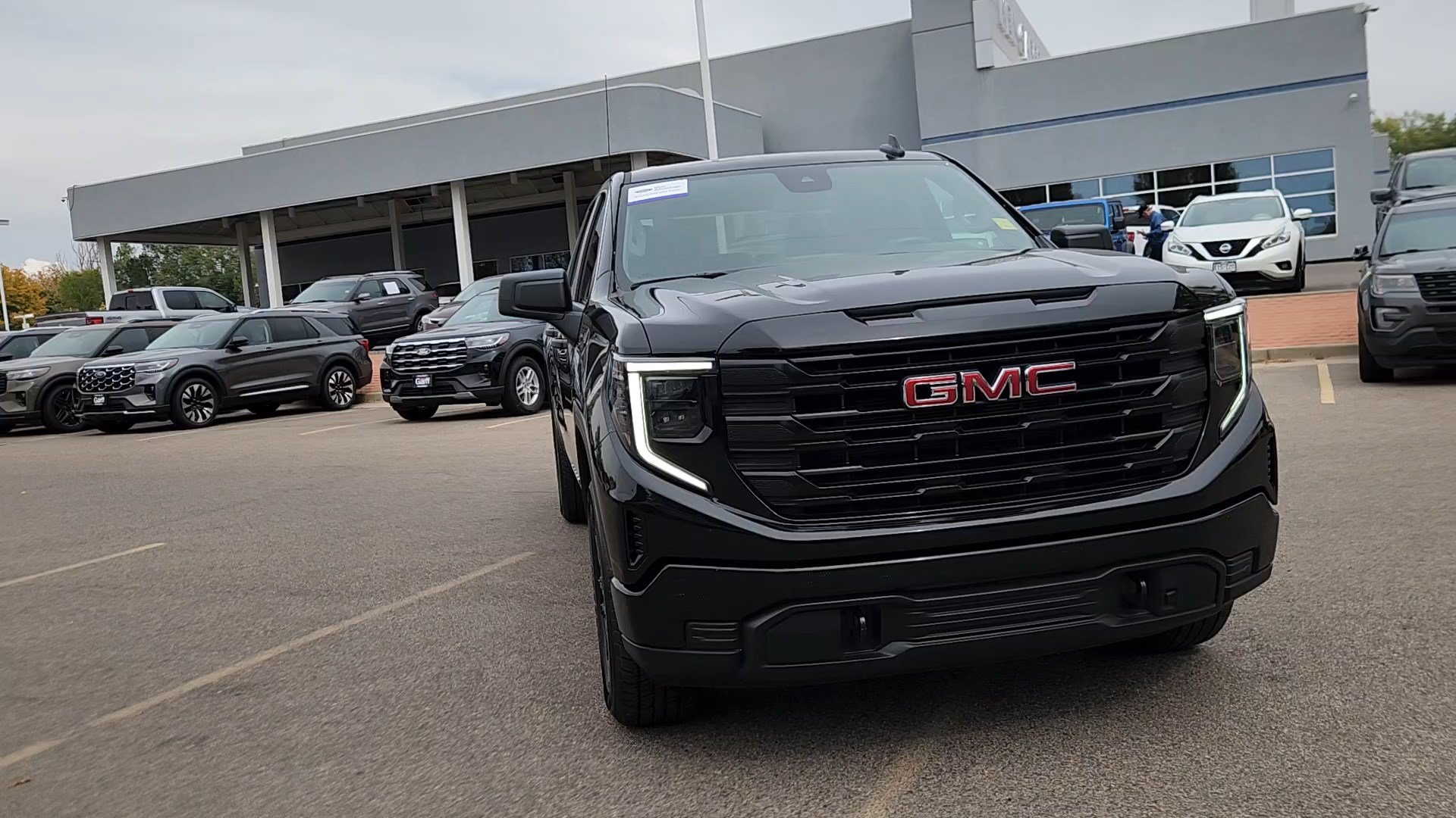 Used 2024 GMC Sierra 1500 Pro w/ Graphite Edition AWD/4WD image 6