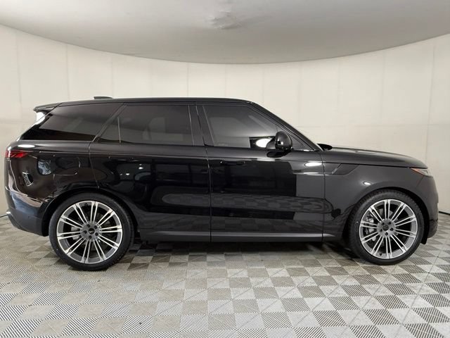 Used 2026 Land Rover Range Rover Sport SE AWD/4WD image 9