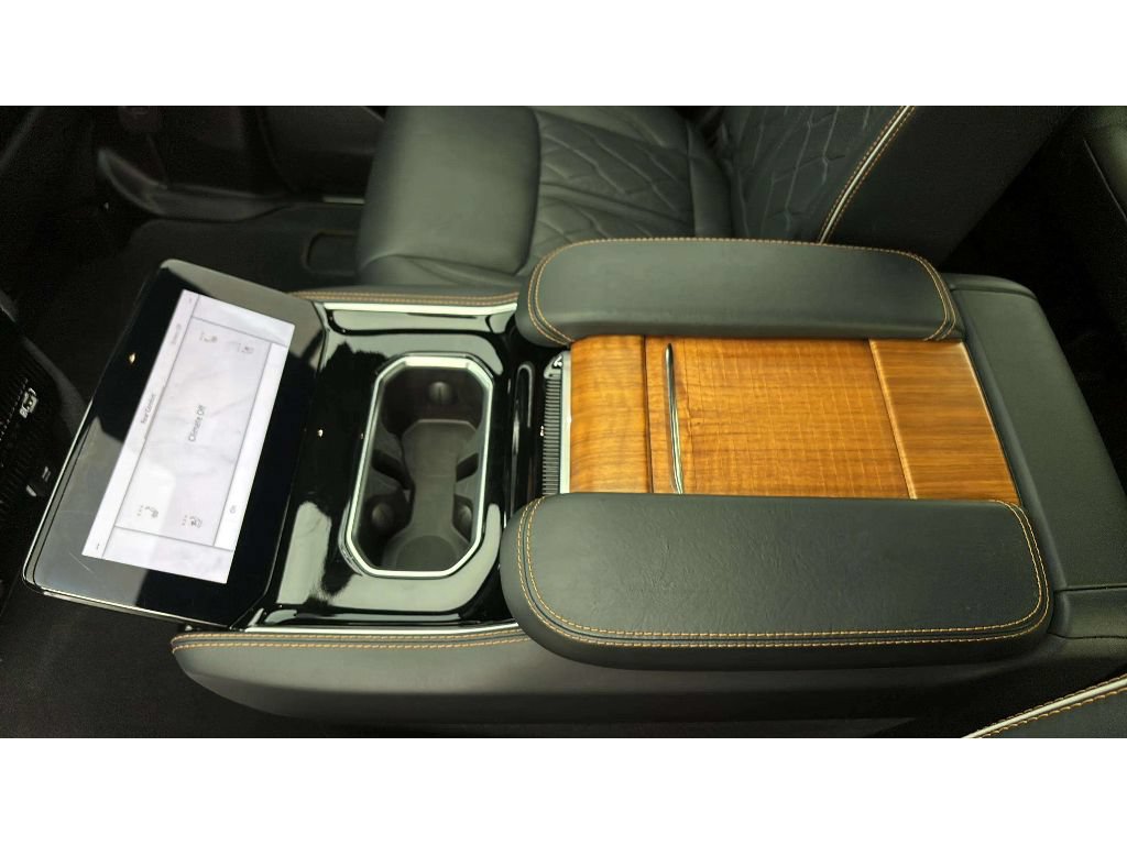 Used 2025 Jeep Grand Wagoneer L Series III w/ Rear Seat Video Group 1 AWD/4WD image 26
