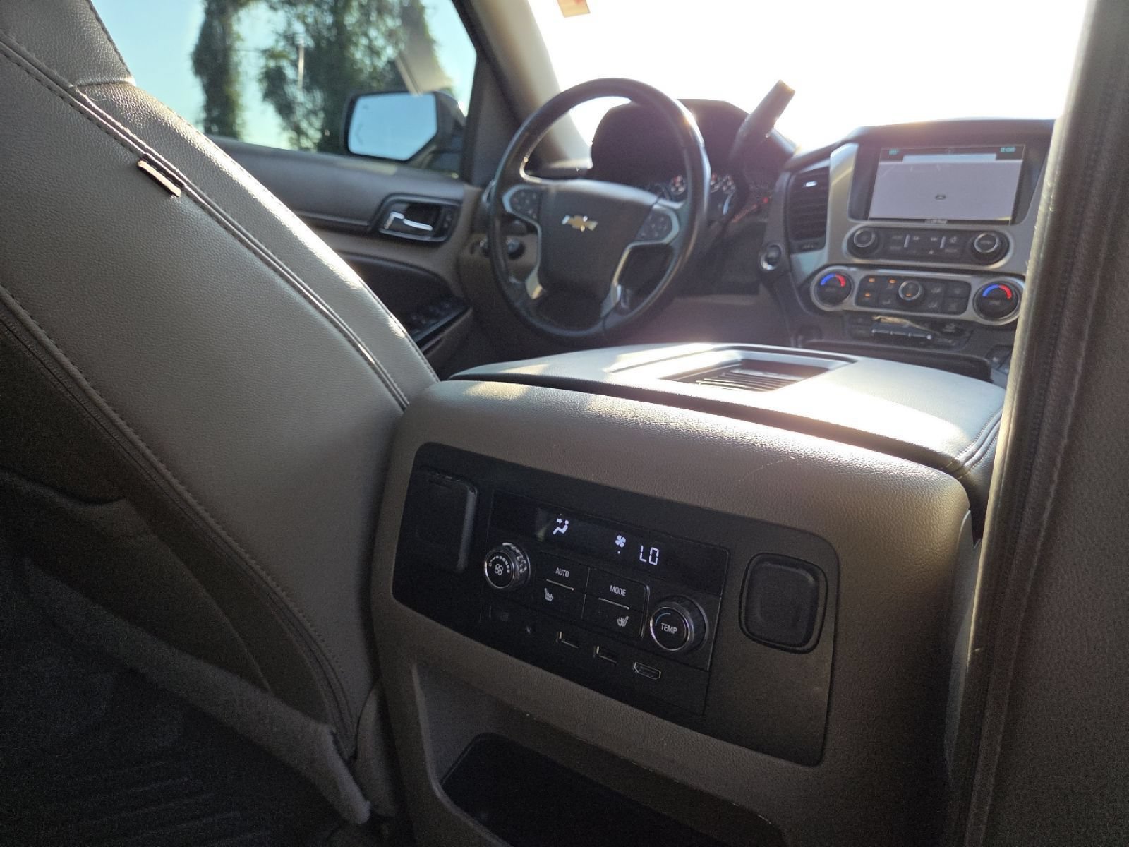 Used 2018 Chevrolet Suburban Premier AWD/4WD image 29