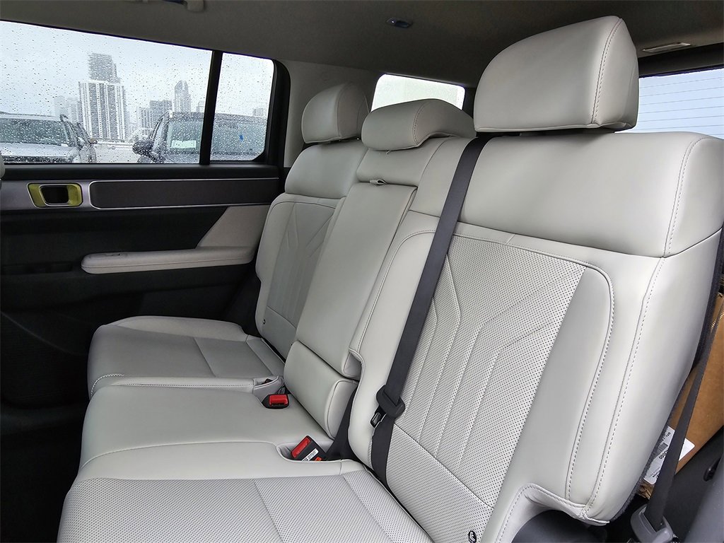 Used 2025 Hyundai Santa Fe SEL image 11