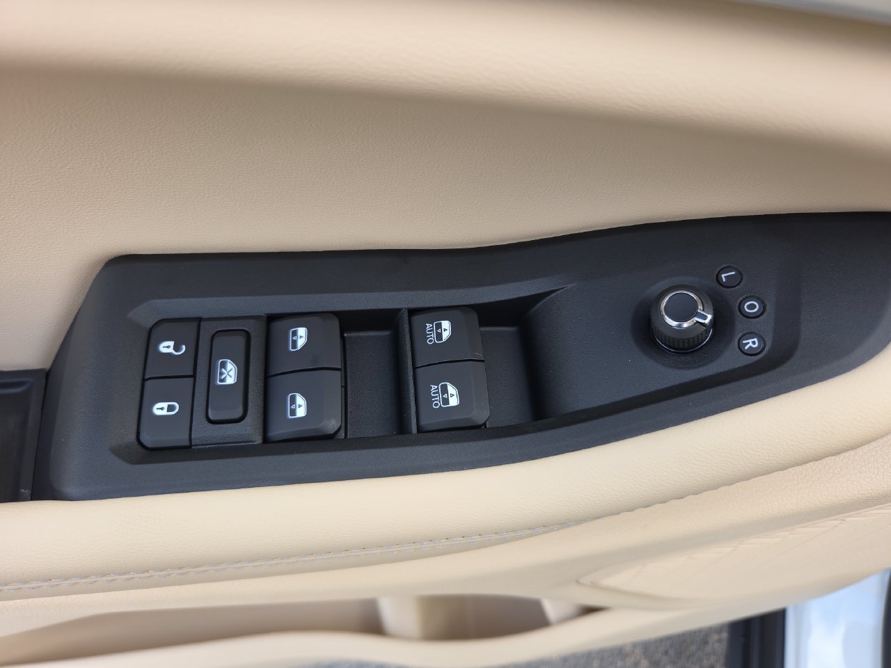 New 2027 Jeep Grand Cherokee Limited AWD/4WD image 4