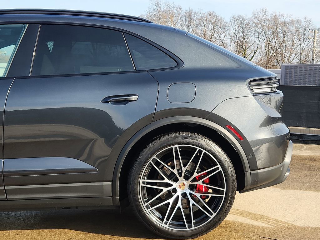 Certified 2025 Porsche Macan 4S Electric image 7