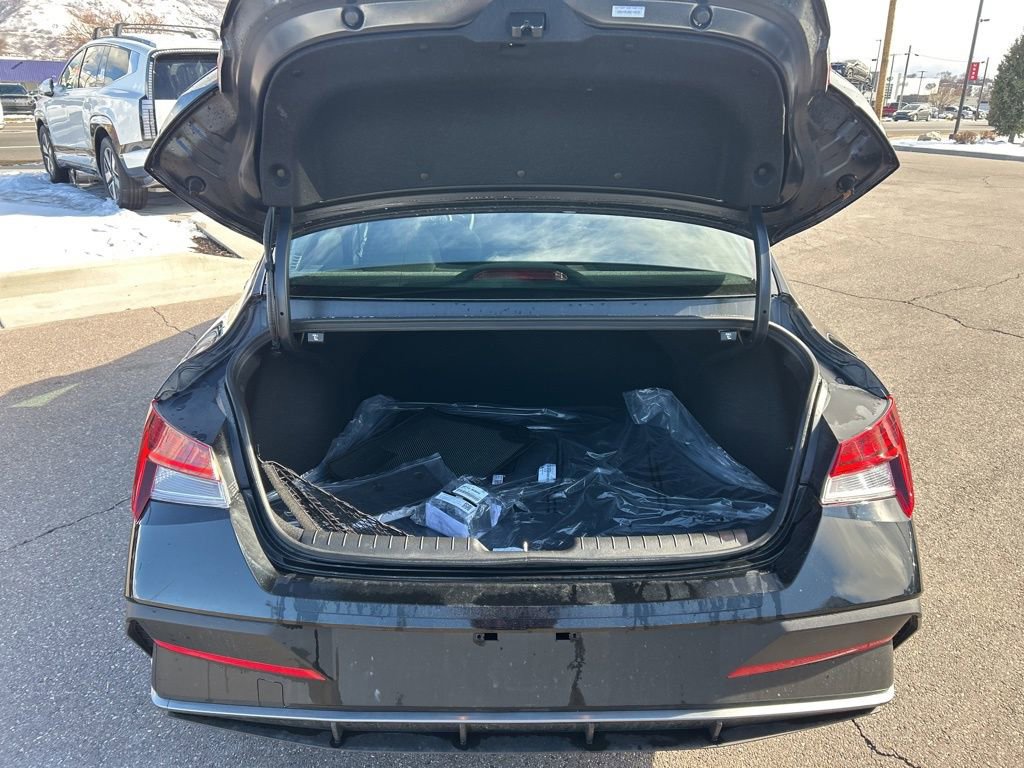 Used 2025 Hyundai Elantra SEL w/ Cargo Package image 26