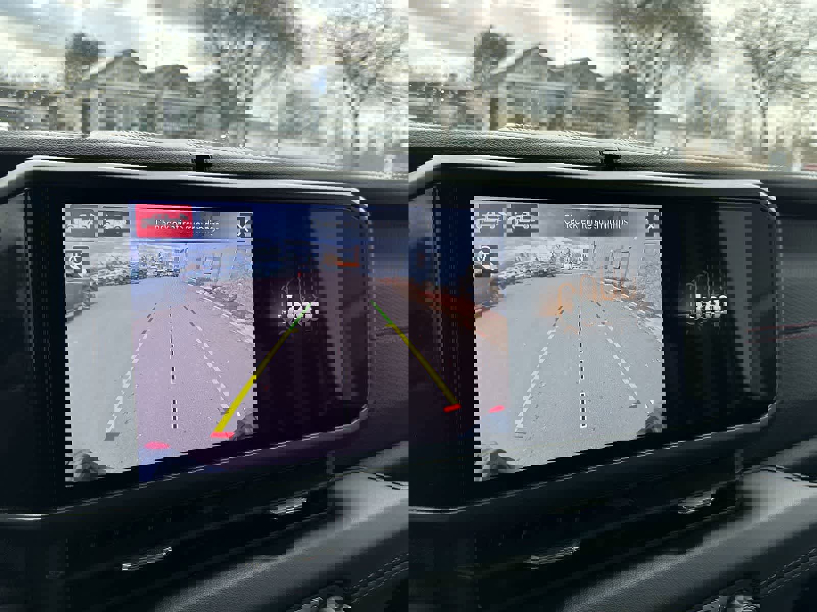 Used 2024 Jeep Gladiator Rubicon w/ Technology Group image 19