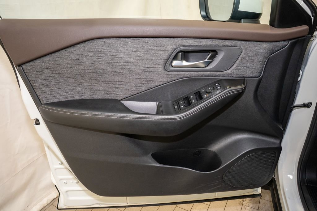 Certified 2023 Nissan Rogue SV image 11