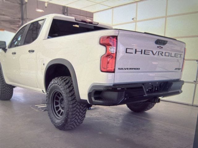 Used 2025 Chevrolet Silverado 1500 ZR2 AWD/4WD image 9