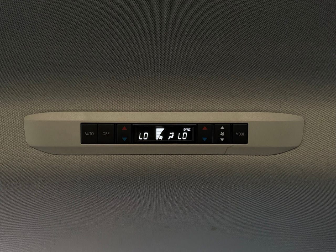 Used 2026 Toyota Sienna XLE FWD image 15