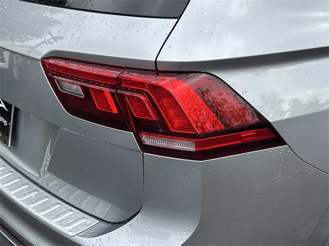 Used 2023 Volkswagen Tiguan SE R-Line image 12