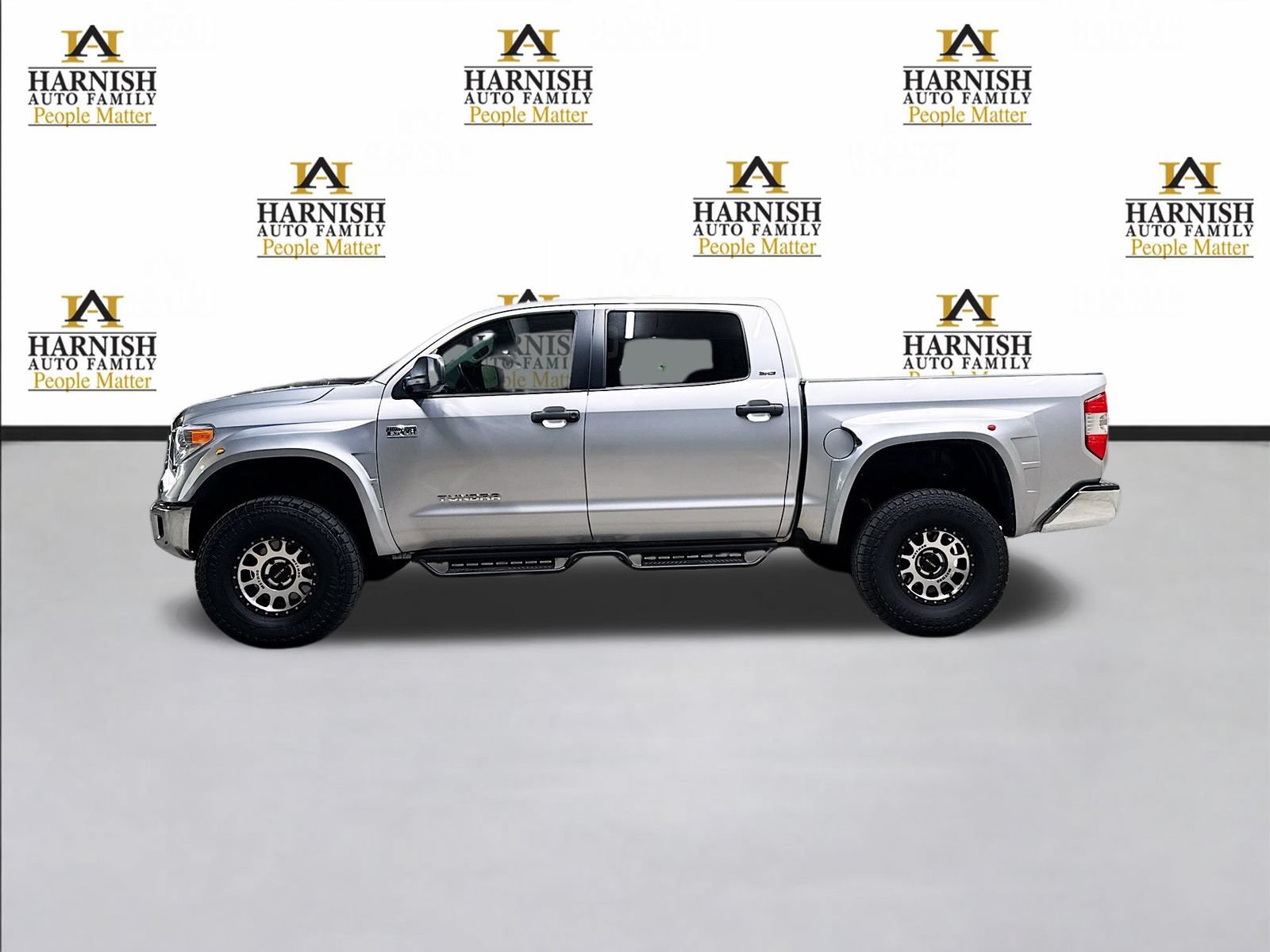 Used 2017 Toyota Tundra SR5 w/ SR5 Upgrade Package AWD/4WD image 10