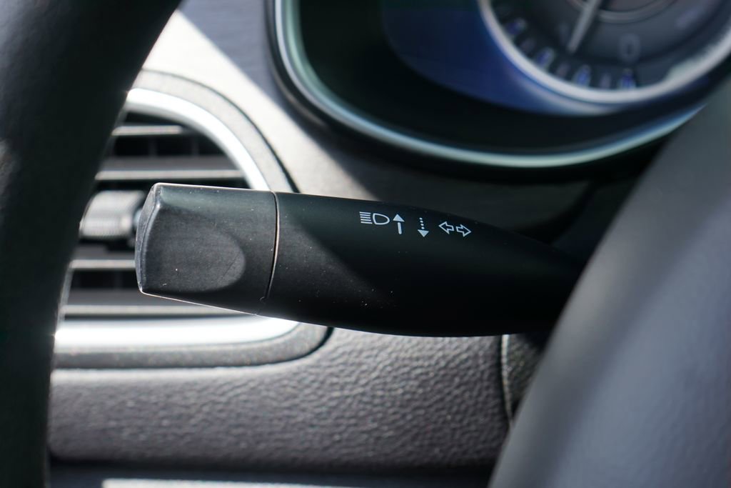 Used 2016 Chrysler 200 Limited FWD image 16