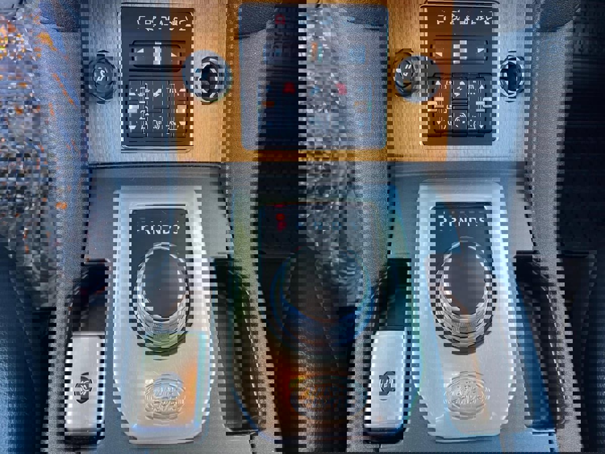 Used 2015 Land Rover LR4 HSE image 18