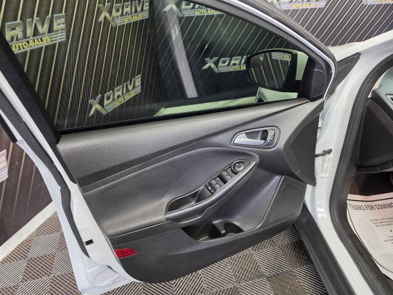 Used 2016 Ford Focus SE FWD image 9