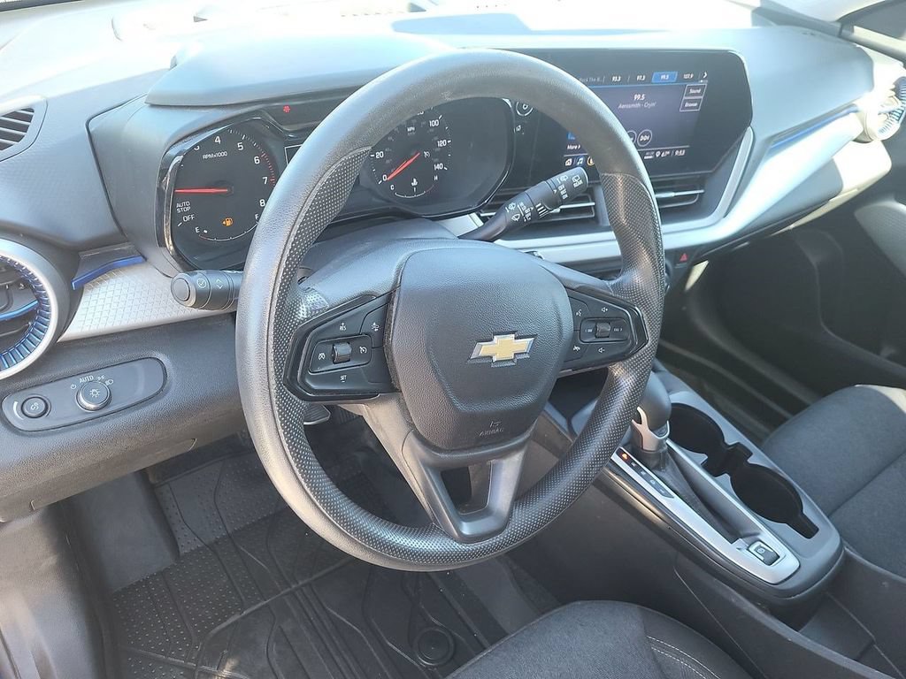 Used 2024 Chevrolet Trax LS w/ LS Convenience Package FWD image 16