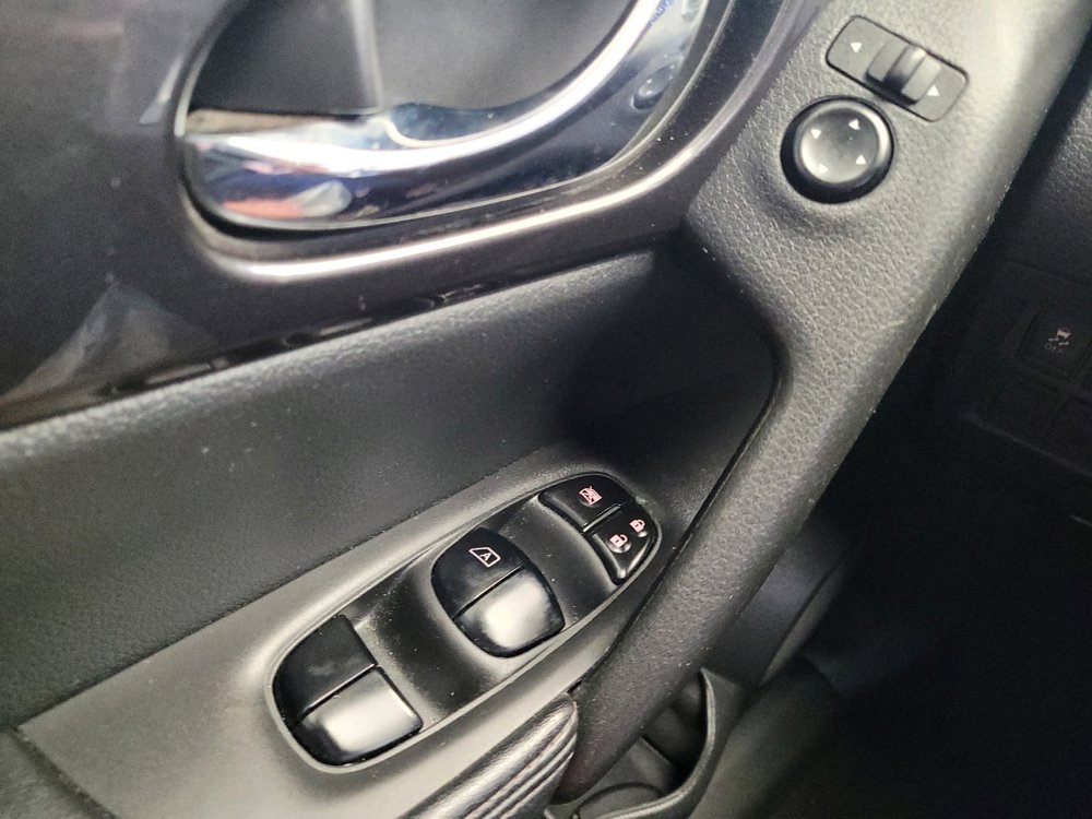 Used 2019 Nissan Rogue SV image 27