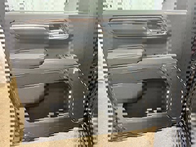 New 2026 GMC Sierra 1500 SLT w/ SLT Premium Package image 6