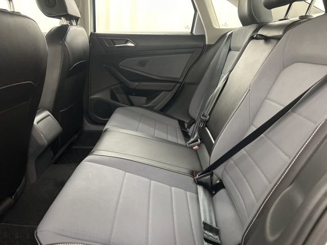 Used 2025 Volkswagen Jetta SE w/ Sunroof Package image 26