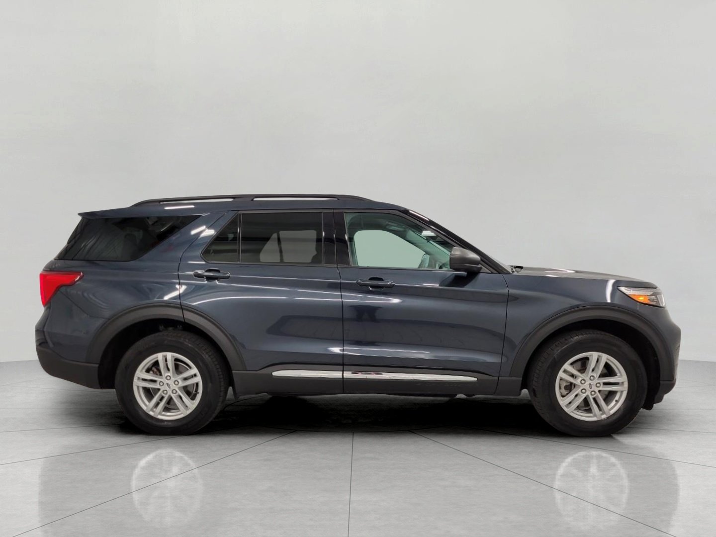 Used 2024 Ford Explorer XLT w/ Class IV Trailer Tow Package AWD/4WD image 40