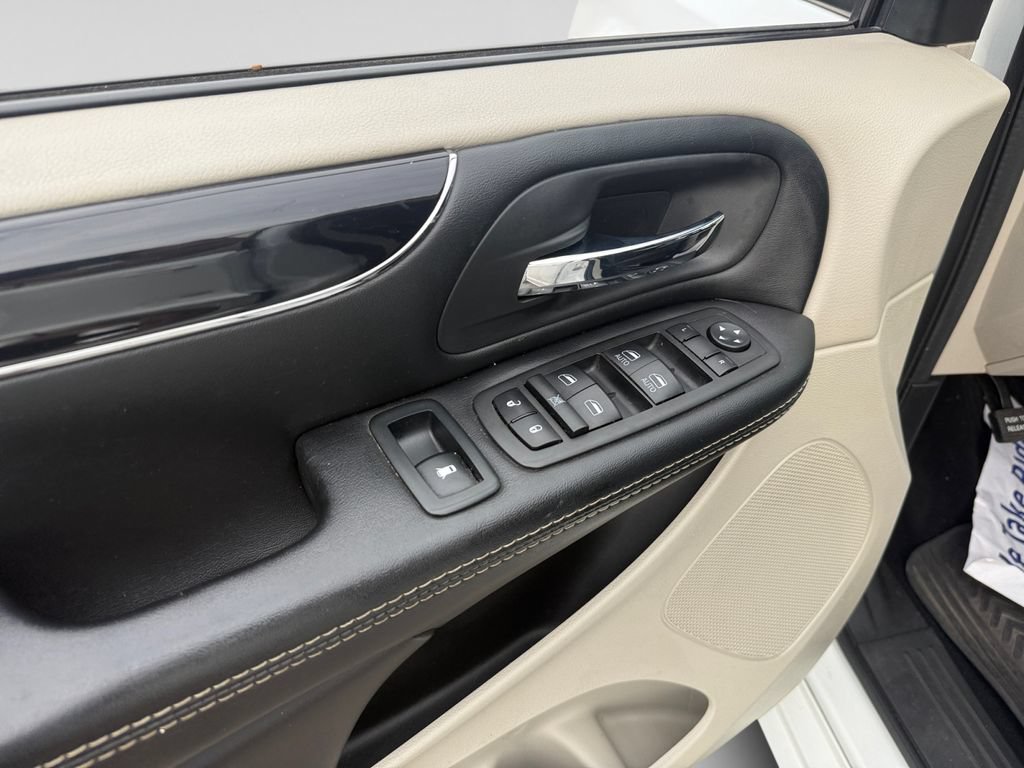 Used 2019 Dodge Grand Caravan SXT FWD image 18