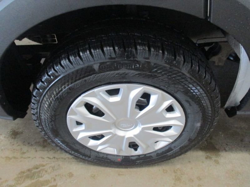 Used 2023 Ford E-Transit Medium Roof image 9