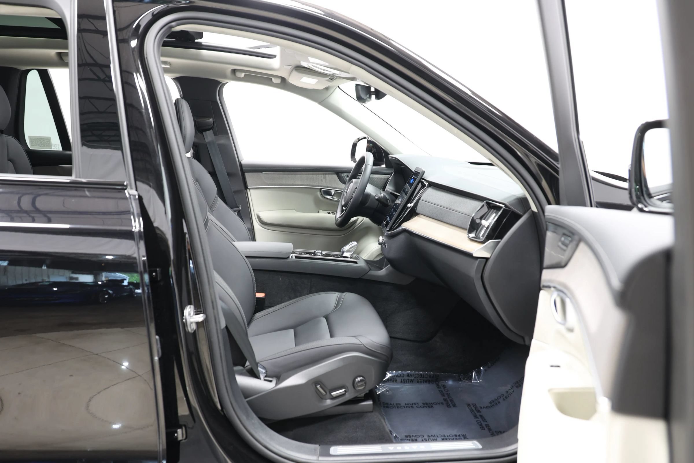 Used 2025 Volvo XC90 T8 Plus w/ Protection Package Premier AWD/4WD image 92