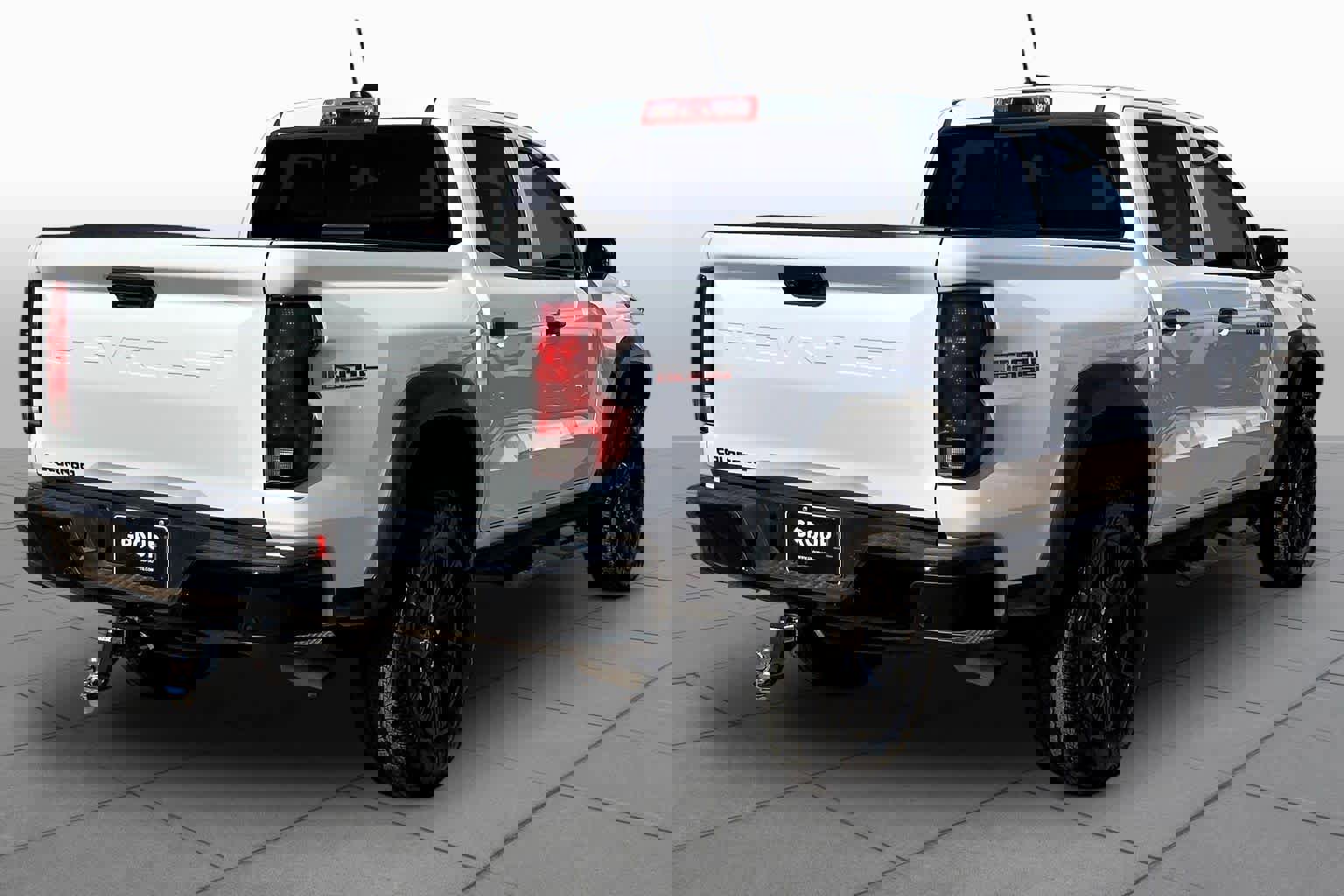 Used 2024 Chevrolet Colorado Trail Boss w/ Technology Package AWD/4WD image 13