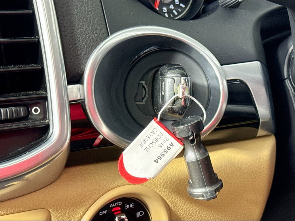 Used 2016 Porsche Cayenne S image 17