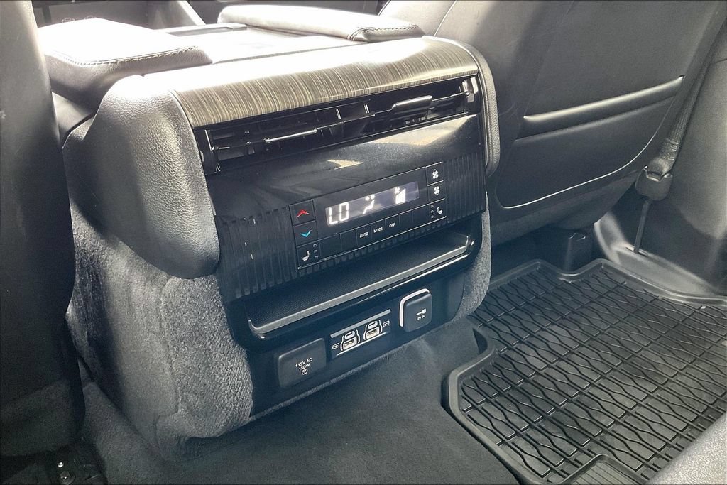 Used 2024 Jeep Wagoneer L Series II w/ Flexible Seating Group AWD/4WD image 33