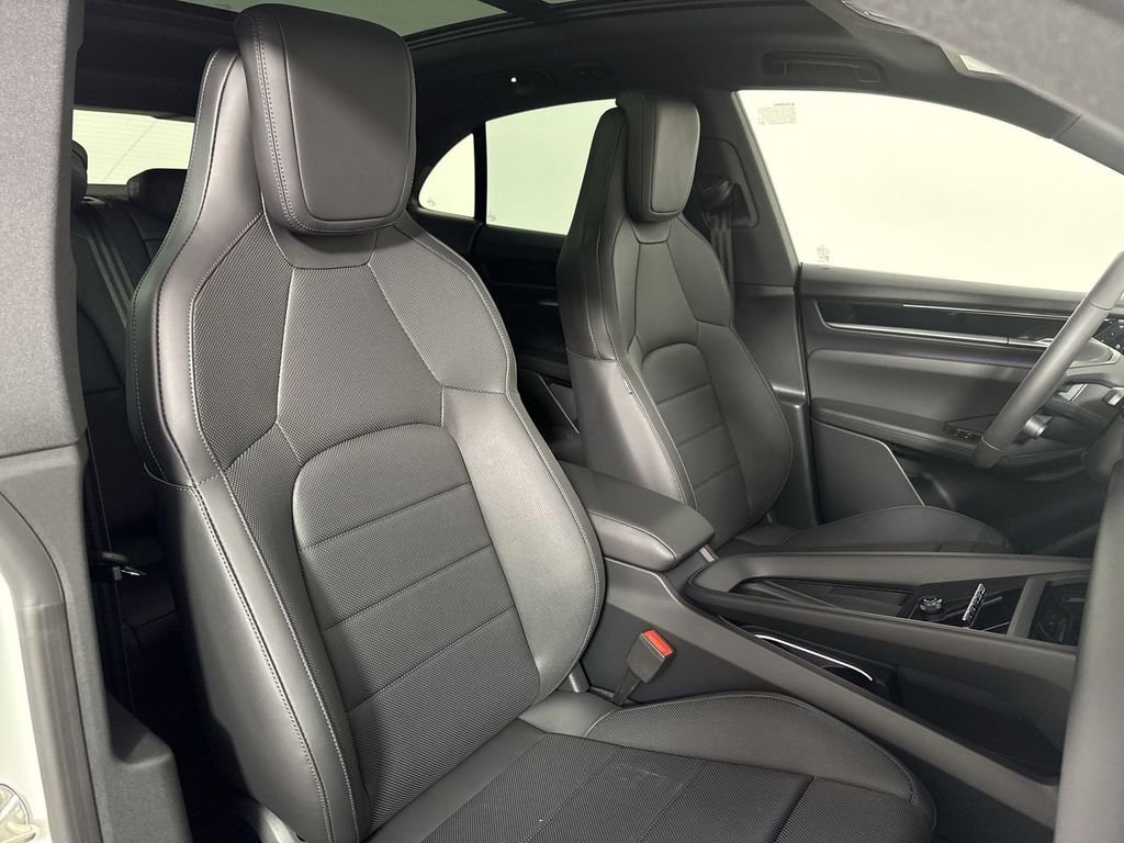 Used 2025 Porsche Macan Electric RWD image 25