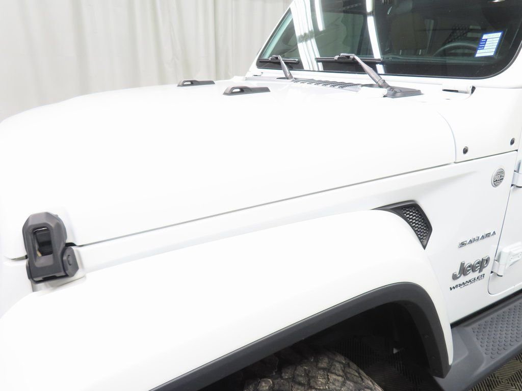 Used 2018 Jeep Wrangler Unlimited Sahara w/ Cold Weather Group image 33