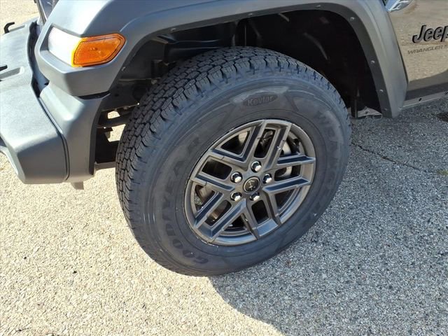 Used 2024 Jeep Wrangler Unlimited Sport AWD/4WD image 4