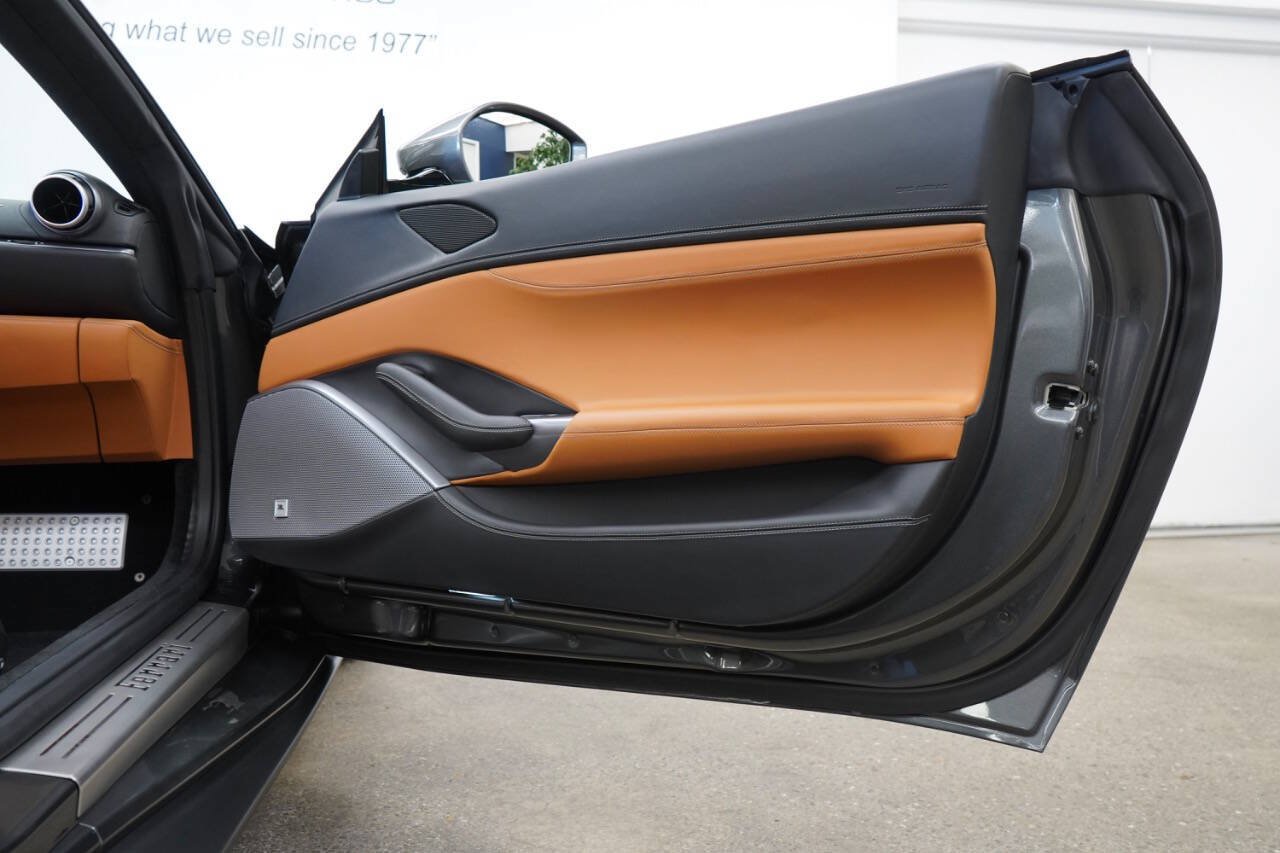 Used 2019 Ferrari Portofino RWD image 77