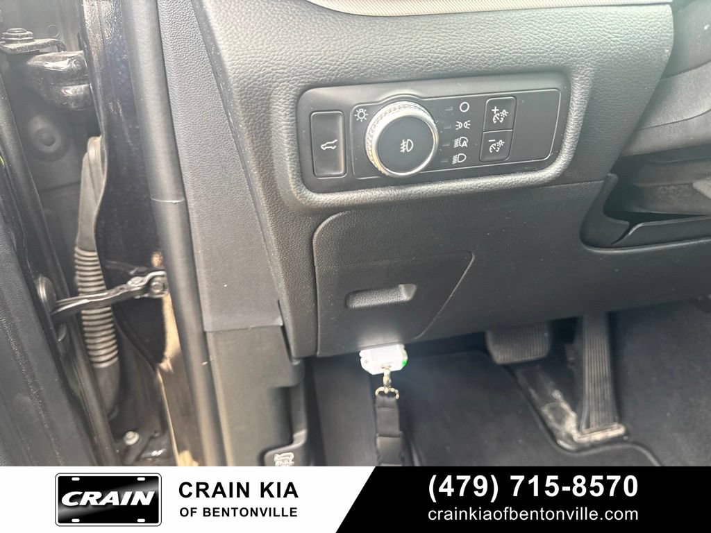 Used 2020 Ford Explorer XLT w/ Equipment Group 202A AWD/4WD image 12
