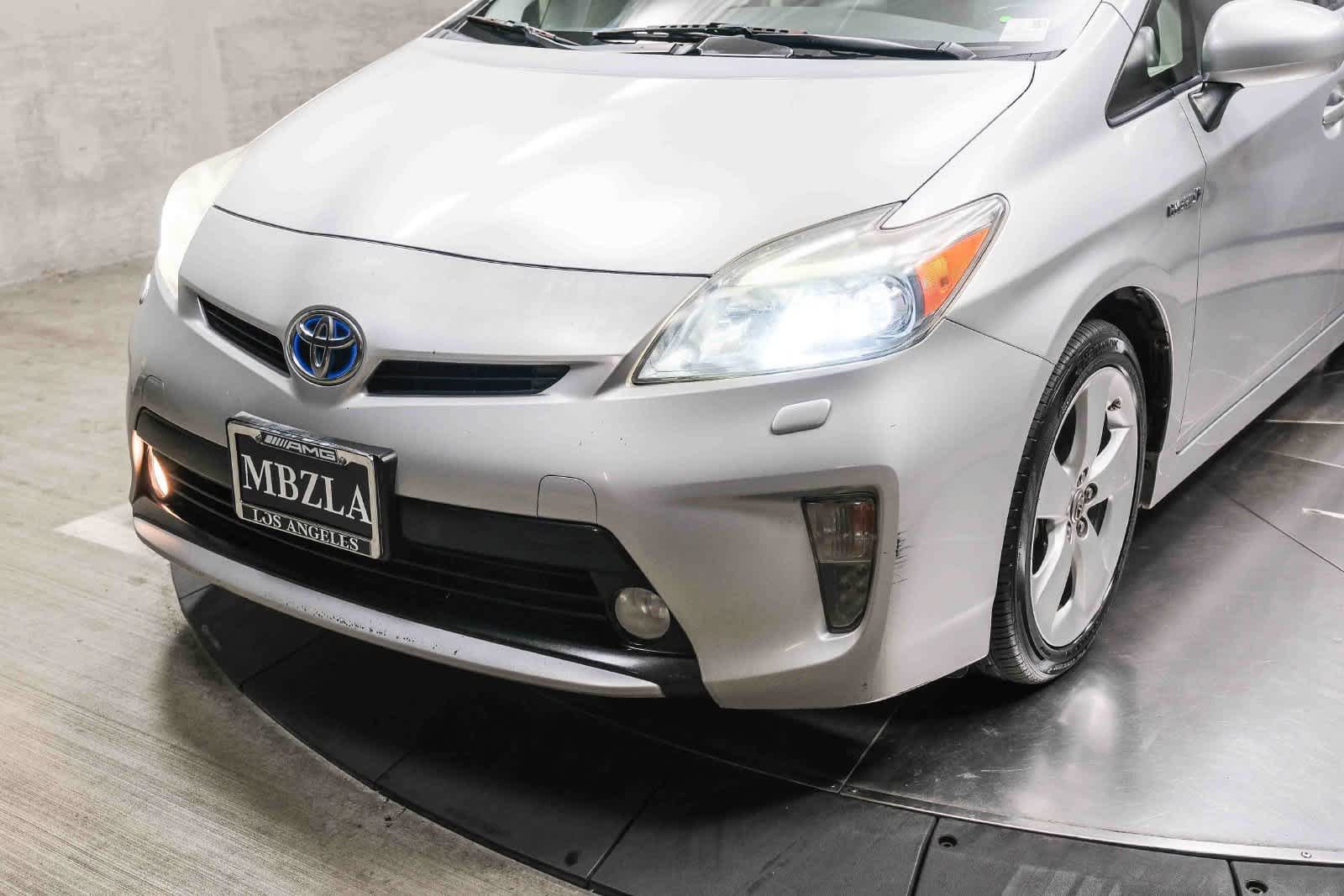 Used 2015 Toyota Prius Five FWD image 11