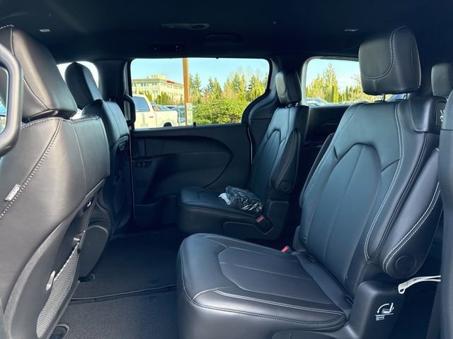 New 2026 Chrysler Pacifica Select AWD/4WD image 10