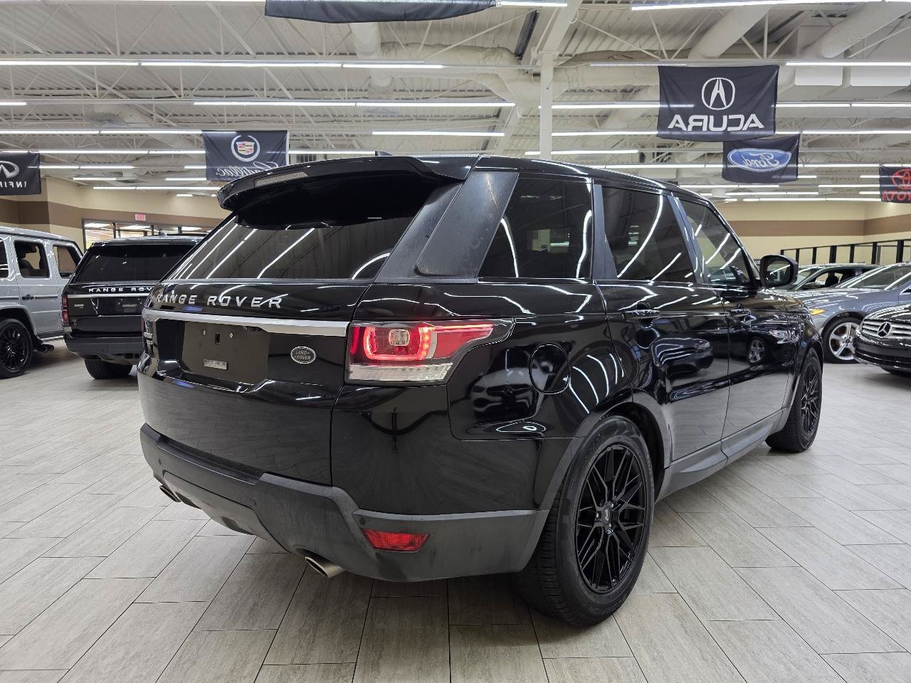Used 2017 Land Rover Range Rover Sport SE AWD/4WD image 6